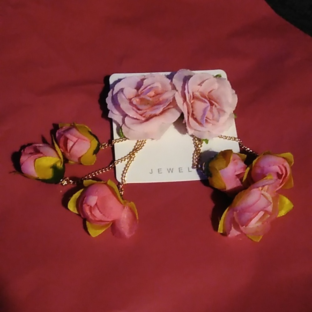 Earrings - Picture 4 of 4